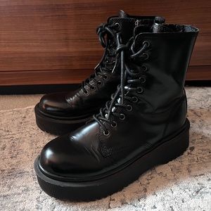 Jeffrey Campbell Sopas Combat boots size 8